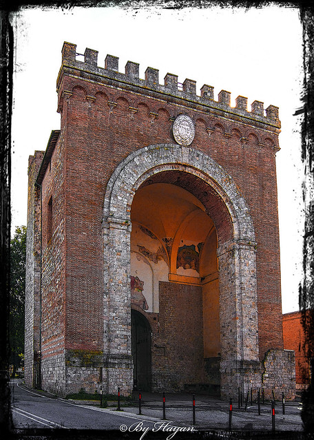 Antiporto di Camollia Siena